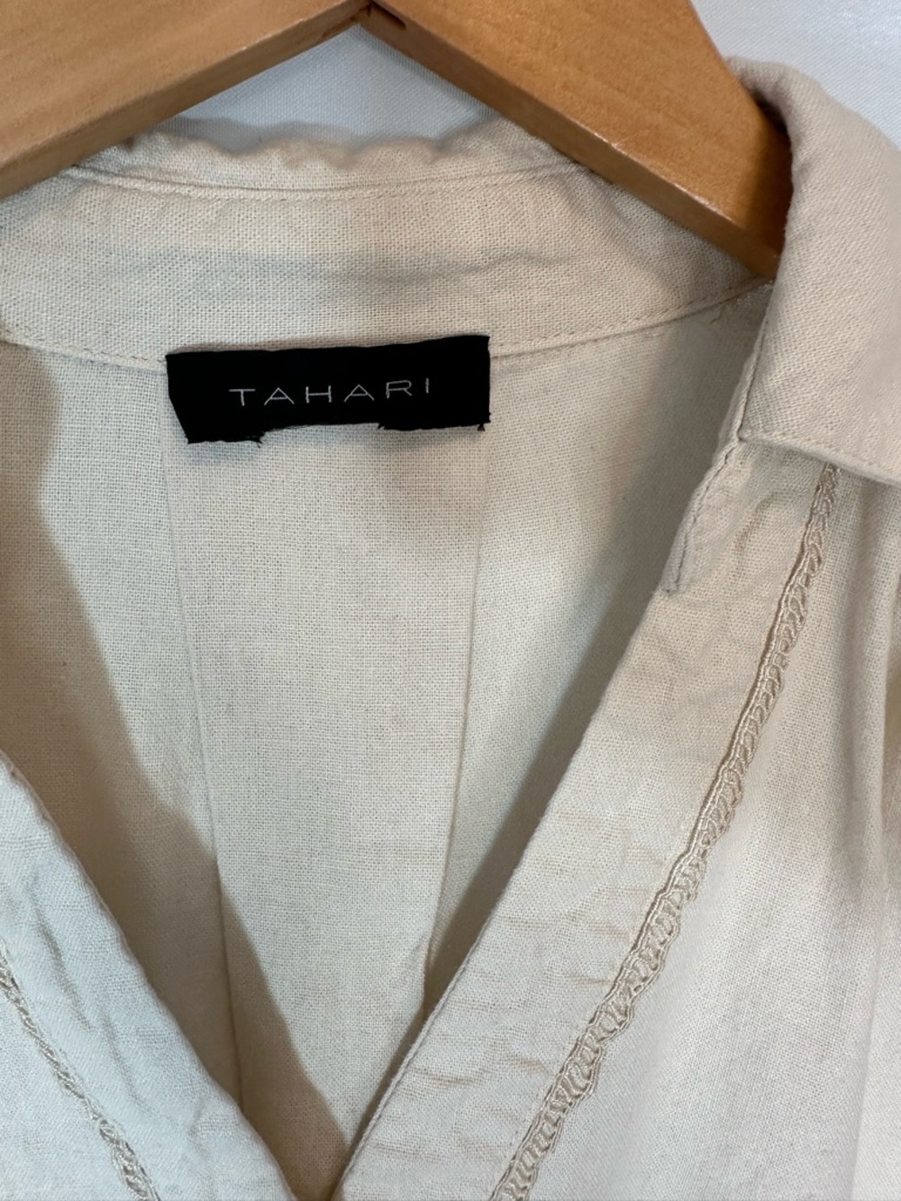 Tahari Linen Blend Embroidered Womens Size Button Long Sleeve Blouse Top Shirt - Picture 3 of 7